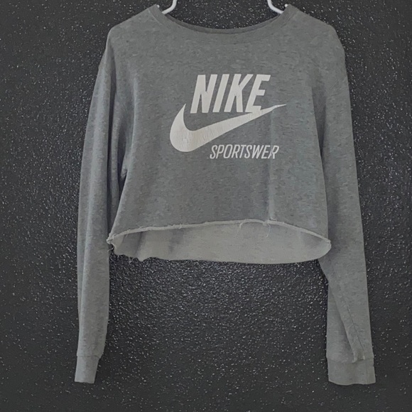Nike Tops - Nike cropped crew neck